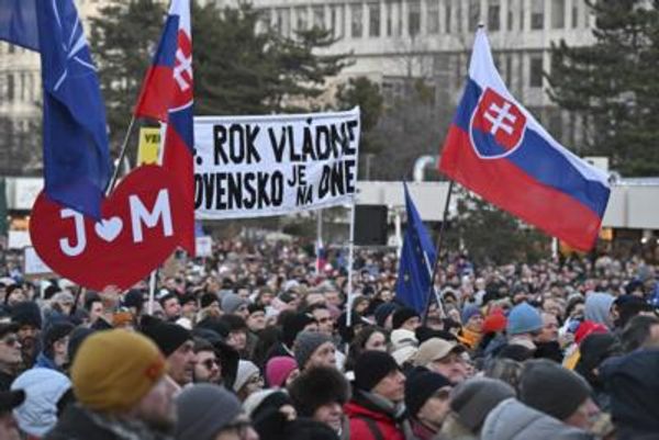 Slovakia Protests Against Prime Minister's Pro-Russia Policies