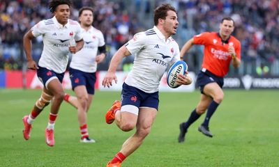 Antoine Dupont to the fore as France run riot with 11-try thrashing of Italy