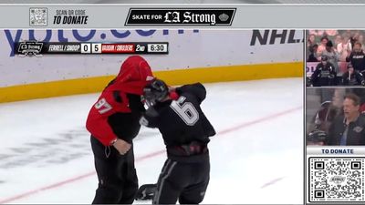 Justin Bieber, Jeremy Roenick Ham Up On-Ice Tussle During Charity Hockey Match