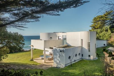 10 of the best staycation houses with hot tubs for an epic group gathering