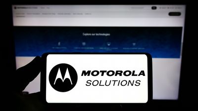 Are Wall Street Analysts Predicting Motorola Solutions Stock Will Climb or Sink?