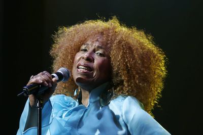 Killing Me Softly With His Song singer Roberta Flack dies aged 88