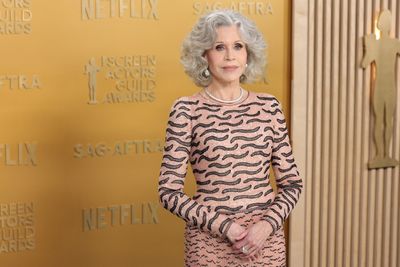 Jane Fonda calls on actors to "resist"