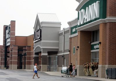 Craft retailer to close all 800 stores after 80 years