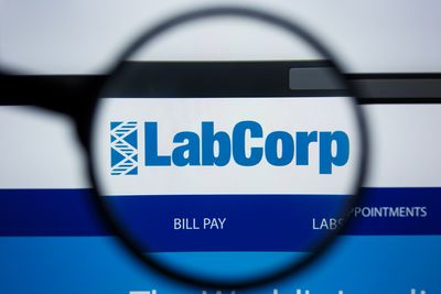 Are Wall Street Analysts Predicting Labcorp Holdings Stock Will Climb or Sink?