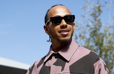 Lewis Hamilton signs deal with Lululemon