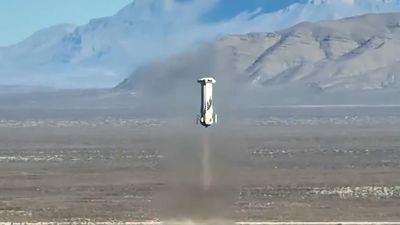 Blue Origin launches 'Perfect 10' space tourists on New Shepard rocket (video)