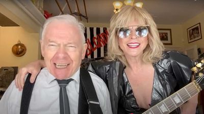 Watch Toyah Willcox run her fingers seductively through Robert Fripp's hair as they perform Blondie's One Way Or Another