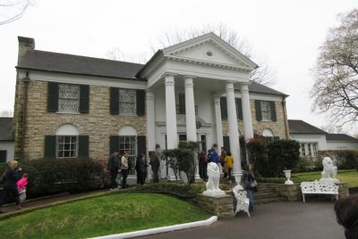 Missouri woman to change not guilty plea in plot to sell Graceland in a foreclosure sale