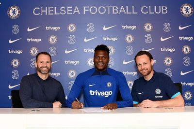 Former Chelsea man lands key Manchester United transfer role