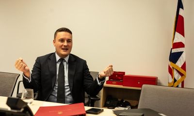 Wes Streeting to axe thousands of jobs at NHS England after ousting of chief executive