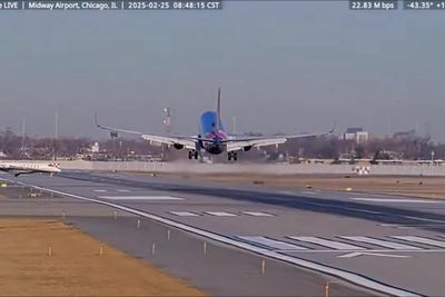 Video: Near miss for Southwest Airlines flight landing in Chicago