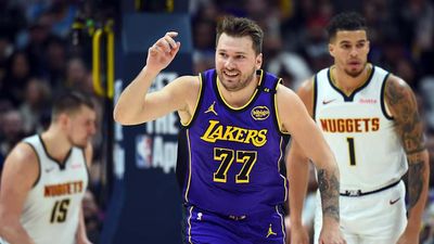 Luka Doncic Celebrates First Game Against Mavs With Incredible Gesture to Lakers Fans