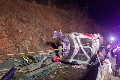 18 killed, 32 injured in tour bus crash