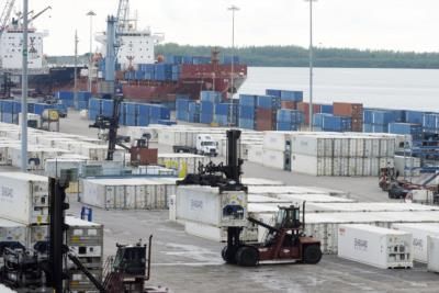 Dockworkers Approve Six-Year Contract, Averting Strike Threat