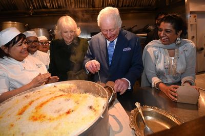 King and Queen help pack food donation boxes at restaurant ahead of Ramadan