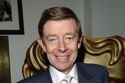 Irish premier praises Henry Kelly for his ‘huge contribution to journalism’