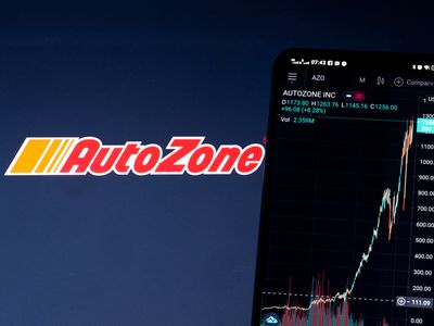 Do Wall Street Analysts Like AutoZone Stock?