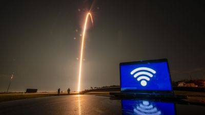 SpaceX launches 21 Starlink satellite on new Falcon 9 rocket, aces nighttime landing (video)