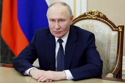 Putin warns ‘western elites’ undermining Russia-US peace talks