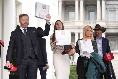 Conservative commentators seen with 'Epstein Files' binders after AG Bondi promises docs release