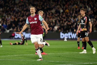 West Ham 2-0 Leicester: Hammers claim consecutive Premier League wins for first time in almost a year