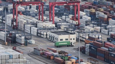 China pledges ‘countermeasures’ after Trump announces new 10% tariff