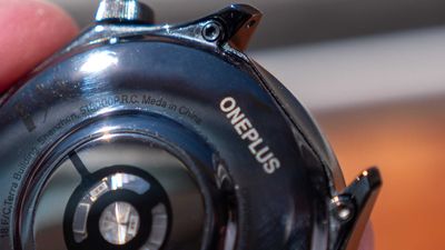 OnePlus Watch 3 pre-orders are arriving with an apology letter