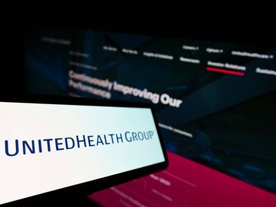 UnitedHealth Group Stock: Is UNH Underperforming the Healthcare Sector?