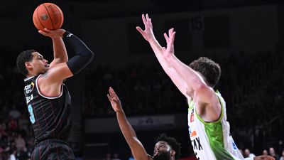 Hawks beat Phoenix in NBL semi-final opener