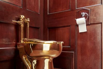 Man accused of stealing gold toilet ‘used it day before raid’, court told