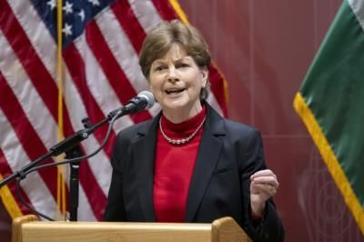 Sen. Shaheen: Putin Manipulating Trump, US On Wrong Side