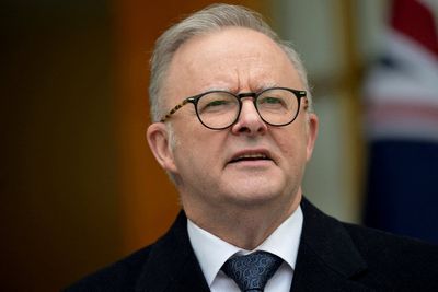 Albanese offers beer tax freeze to win back Australian voters ahead of election