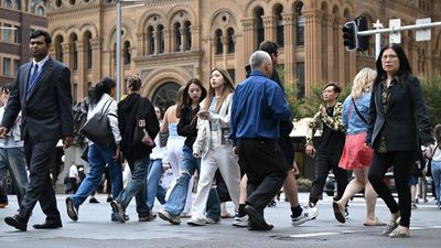 Australian economy to get pulse check, RBA minutes drop