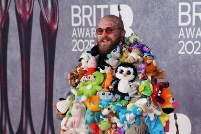 Teddy Swims’ stuffed toys outfit turns heads at Brit Awards