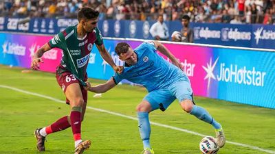 ISL: Reduced to ten-men, hosts Mumbai City fight back to hold Mohun Bagan 2-2