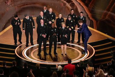 LA firefighters draw laughs as they take the stage to deliver zingers during 2025 Oscar ceremony