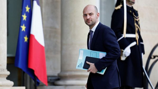 Front line 'getting closer', warns French FM as MPs prepare to debate Ukraine