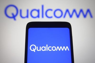 QUALCOMM Stock: Is QCOM Underperforming the Technology Sector?
