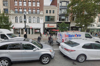 Off-duty cop shoots dead suspect who was trying to stab patrons with a knife at a Boston Chick-fil-A