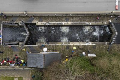 Canal volunteers clean UK’s deepest lock in West Yorkshire