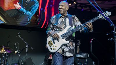 “On Footloose, and Love Will Follow, I also use it. I do my impersonation of a guitarist”: How session veteran Nathan East managed to make his bass sound like a guitar on these Kenny Loggins hits