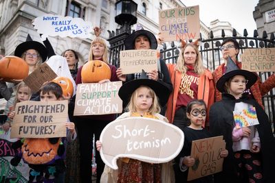 Families to lobby for end of oil and gas extraction in UK