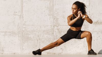 3 moves, no weights — this 15-minute bodyweight workout builds muscle and and boosts metabolism