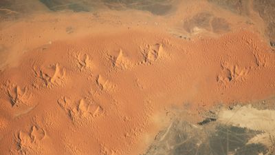 Earth from space: Giant, pyramid-like 'star dunes' slowly wander across Moroccan desert