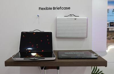 Samsung has launched a flexible portable monitor complete with a briefcase, one that seems to come straight from a James Bond movie