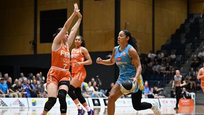 Bendigo hose down Fire in WNBL grand-final opener