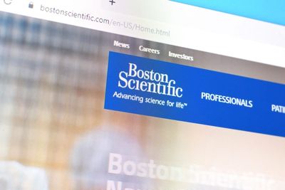 Boston Scientific Stock: Is BSX Outperforming the Healthcare Sector?