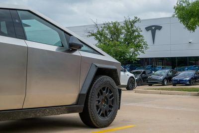 Would free charging convince you to pay $100,000 for a Cybertruck? Tesla hopes so.
