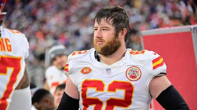 Chiefs Wide Receiver Posts Sad Two-Word Reaction to Joe Thuney Trade